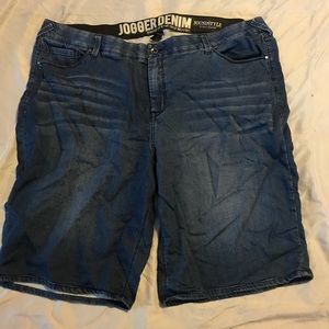 Stretchy denim shorts